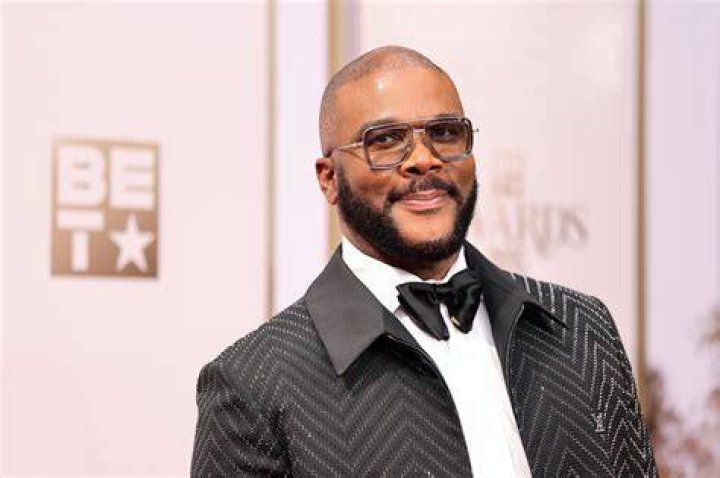 Actor, movie producer Tyler Perry surprises shoppers by paying for