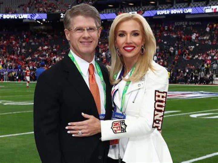Clark Hunt&rsquo;s Wife Tavia Hunt Suits Up in ChiefsRed at Super Bowl 2023