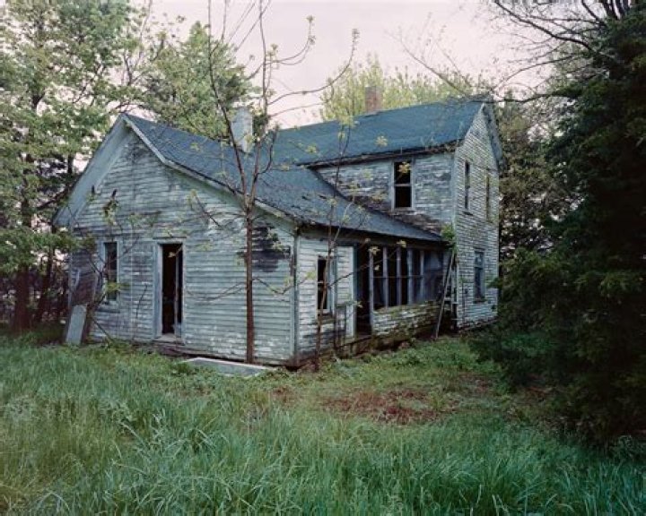Exploring the abandoned home of notorious drug lord Pablo Escobar