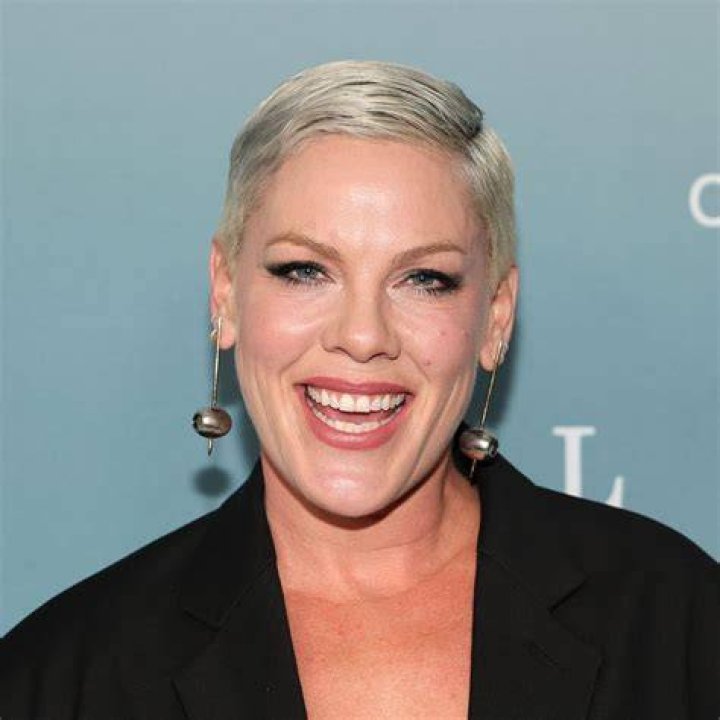 Iconic Pink Singer: A Voice That Transforms