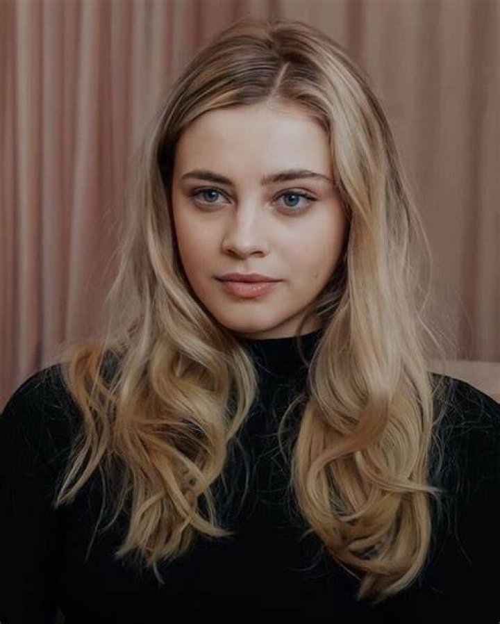 Josephine Langford Age Wiki, Age, Boyfriend, Husband, Net Worth