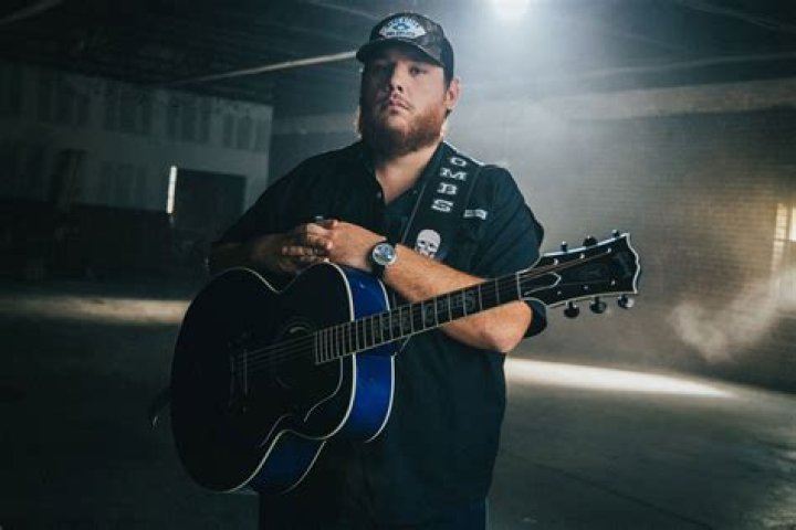 Luke Combs To Perform Live at Cowboys Thanksgiving Day Game Halftime Show