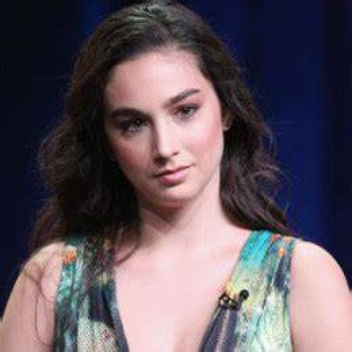 Molly Ephraim Wiki, Bio, Age, Net Worth, and Other Facts Facts Five